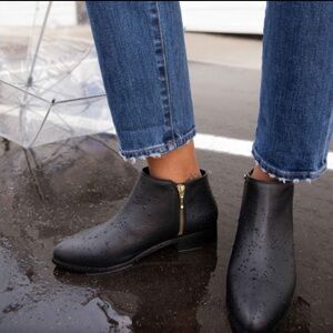 Nisolo Lana Black Leather Ankle Boots
